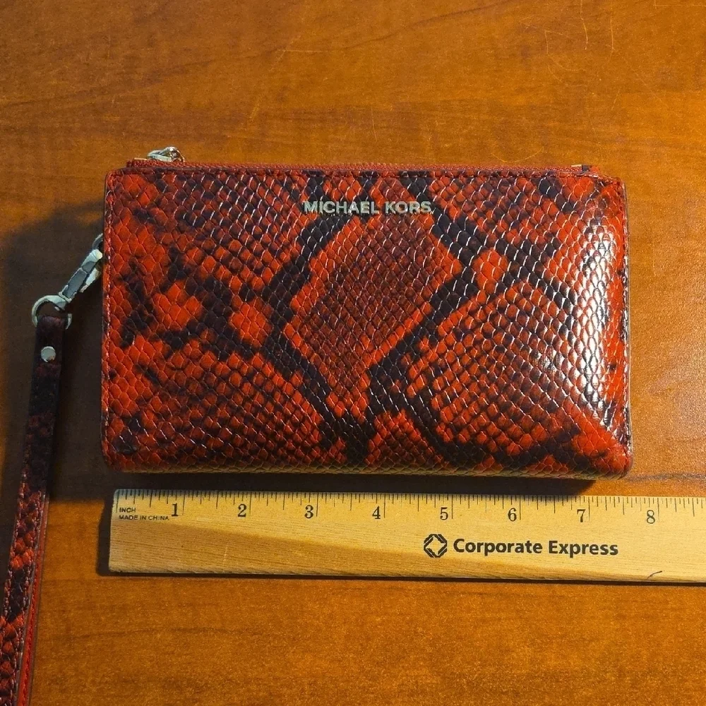 Michael Kors chic wristlet